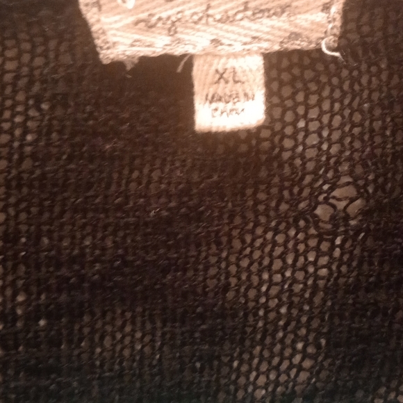 Black xl eyeshadow name brand sweater worn twice. In mint condition - Picture 2 of 4